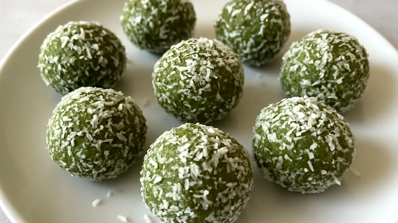 Kürbiskern-Tahini-Energiebällchen mit Spirulina"