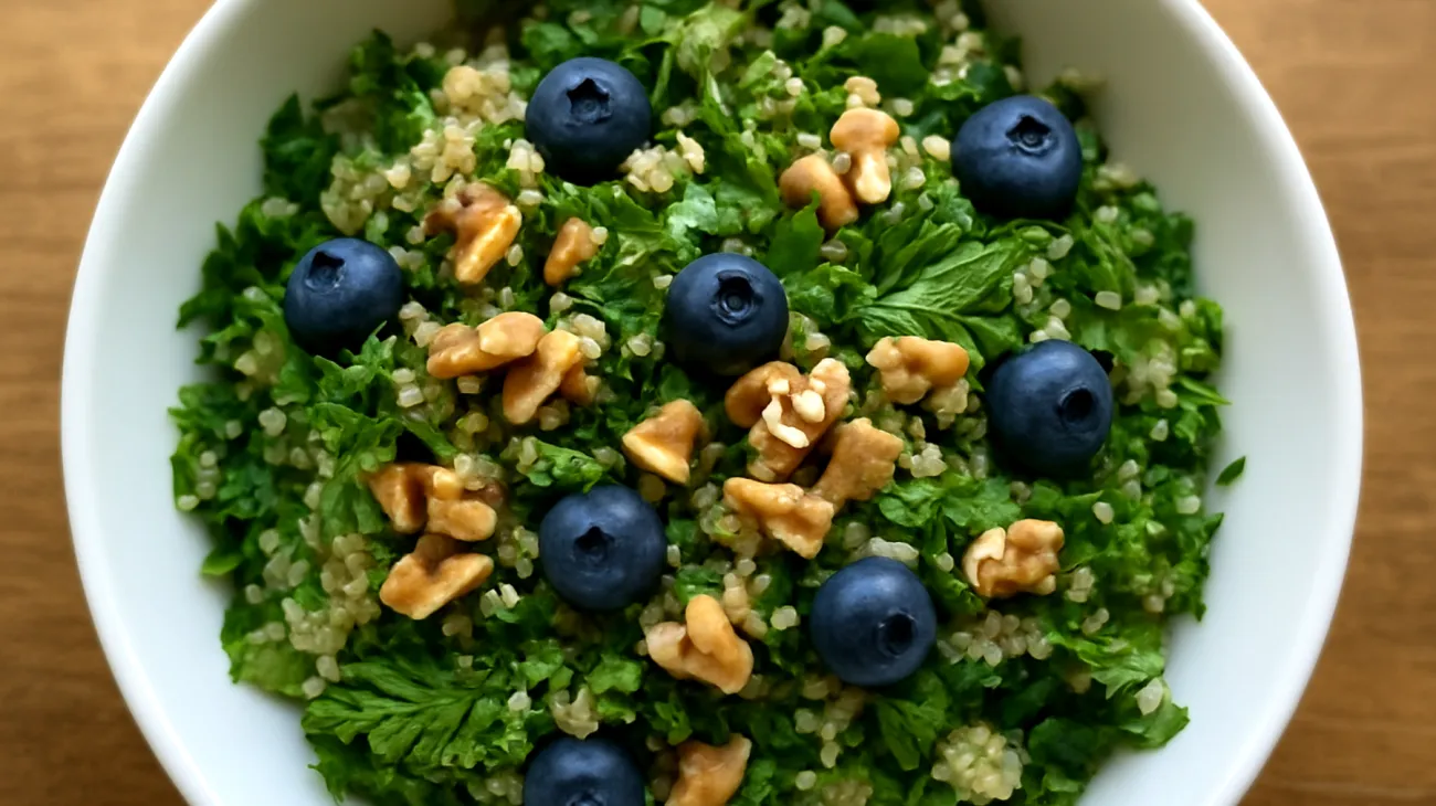 Quinoa-Taboulé mit Walnüssen und Blaubeeren"